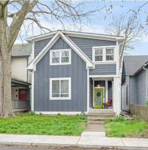 Spacious & Great Location! 4-5 Bedrooms